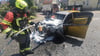 Nach einem Unfall mit einem Mülllaster fing ein Opel in Wernigerode Feuer im Motorraum.