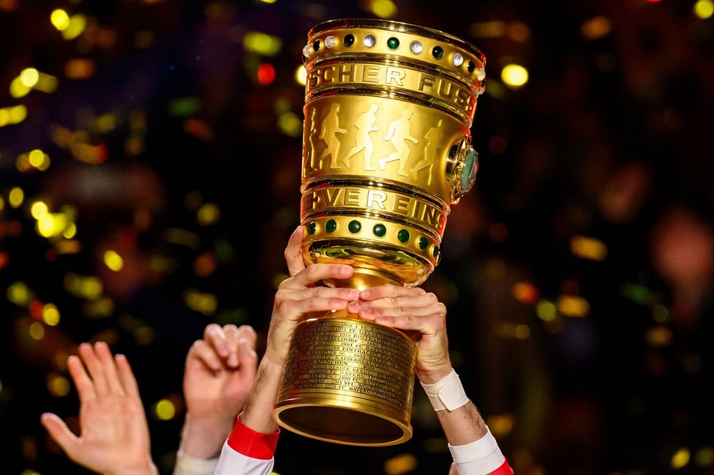 Das Objekt der Begierde: der goldene Pokal.