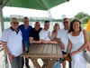 Zum 50-jährigen Jubiläum des Strandbads Neustädter See traf sich eine Gruppe von früheren Rettungsschwimmern – einige von ihnen waren schon bei der Eröffnung 1975 dabei.