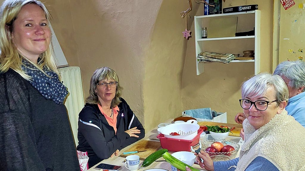 Beim Projekt „Gemeinsam Zeit schenken“ im Hecklinger Jugendclub machten auch die Erwachsenen mit.