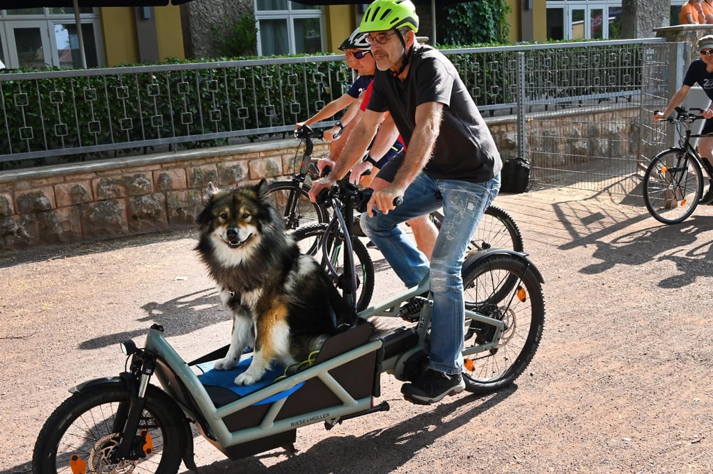 Auch tierische Begleitung war erlaubt.