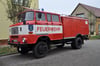 Ein W-50-Feuerwehr-Oldtimer hat den Platz eines sehnsüchtig erwarteten Löschfahrzeugs LF 20 vor der Wischelandhalle in Seehausen vorübergehend eingenommen.