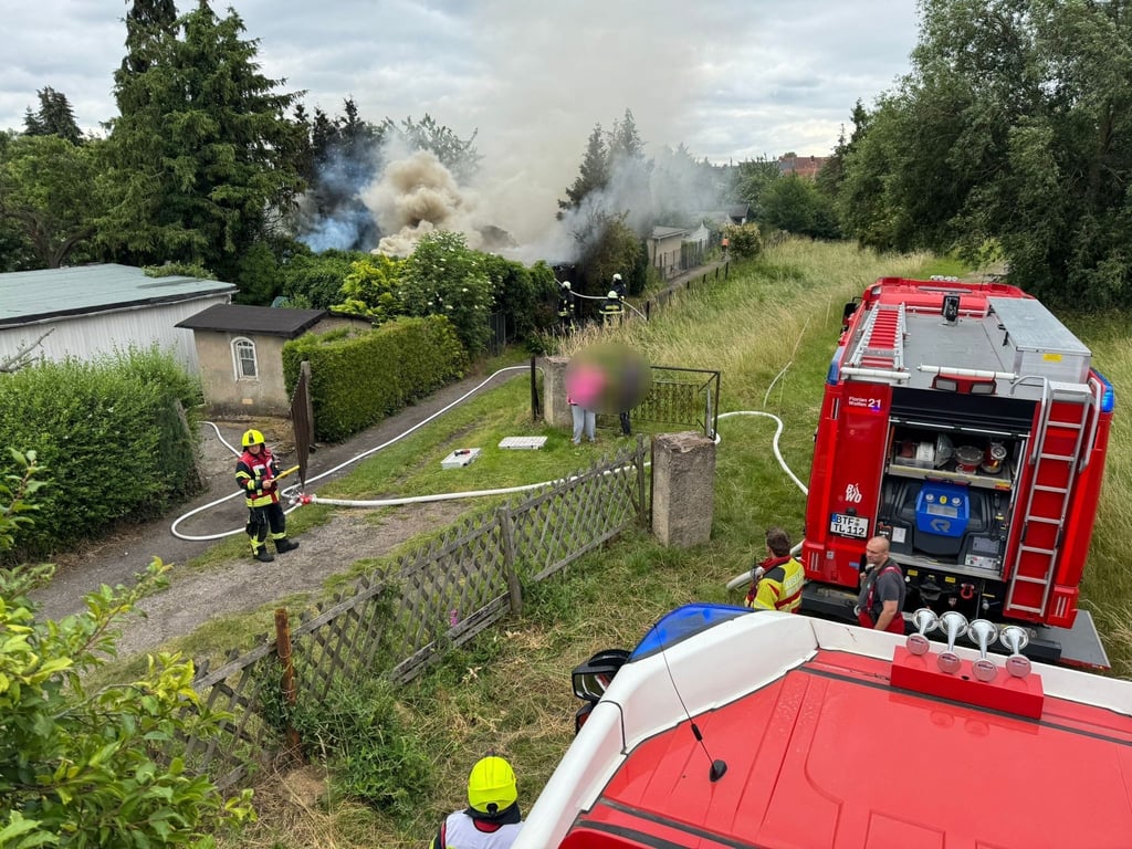 Die Laube stand in Jeßnitz im Vollbrand.