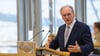 Sachsen-Anhalts Ministerpräsident Reiner Haseloff (CDU) würde nach eigenen Worten im Falle einer AfD-Regierung über einen Wegzug nachdenken