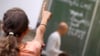 Gibt es am Gymnasium in Aschersleben noch zu viele alte Kreidetafeln? Um die Digitalisierung voranzutreiben, werben Stadträte für eine Bewerbung um Fördermittel.