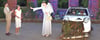 Sommertheater auf der Klosterbühne am Arendsee: Robert (Matthias Hinz) und Rita (Kerstin Slawek) begegnen am Unfallort, wo sie ihrem Autowrack entsiegen, der Himmelspfortenöffnerin Petra (Niclas Ramdohr). 