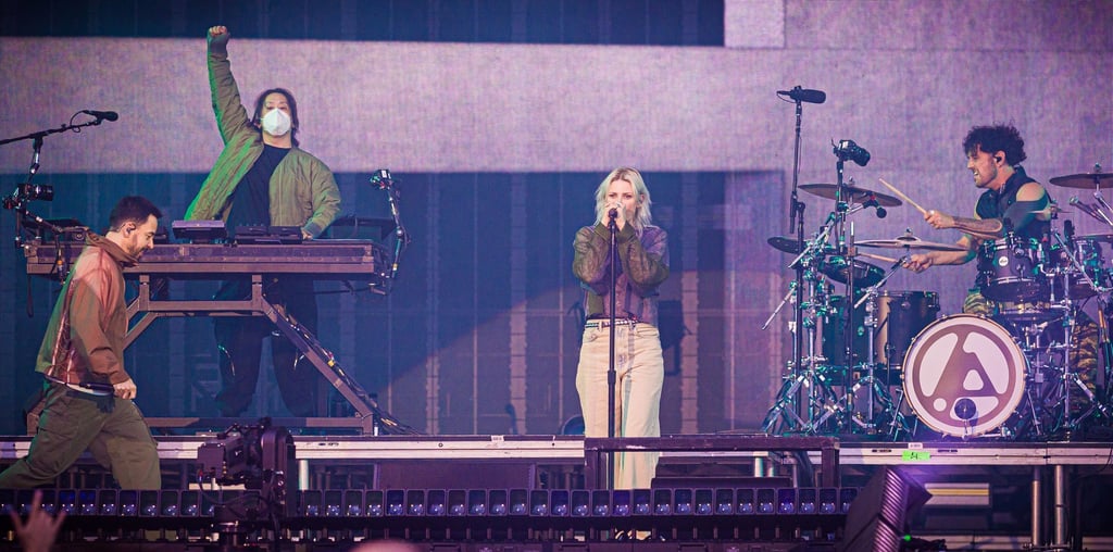 Die Band Linkin Park performt während ihres Konzerts im Rahmen ihrer „From Zero World Tour 2025“ auf der Bühne in der Heinz-von-Heiden-Arena.