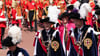Der britische Prinz Edward (l) und Prinz William kommen Zeremonie des Hosenbandordens.