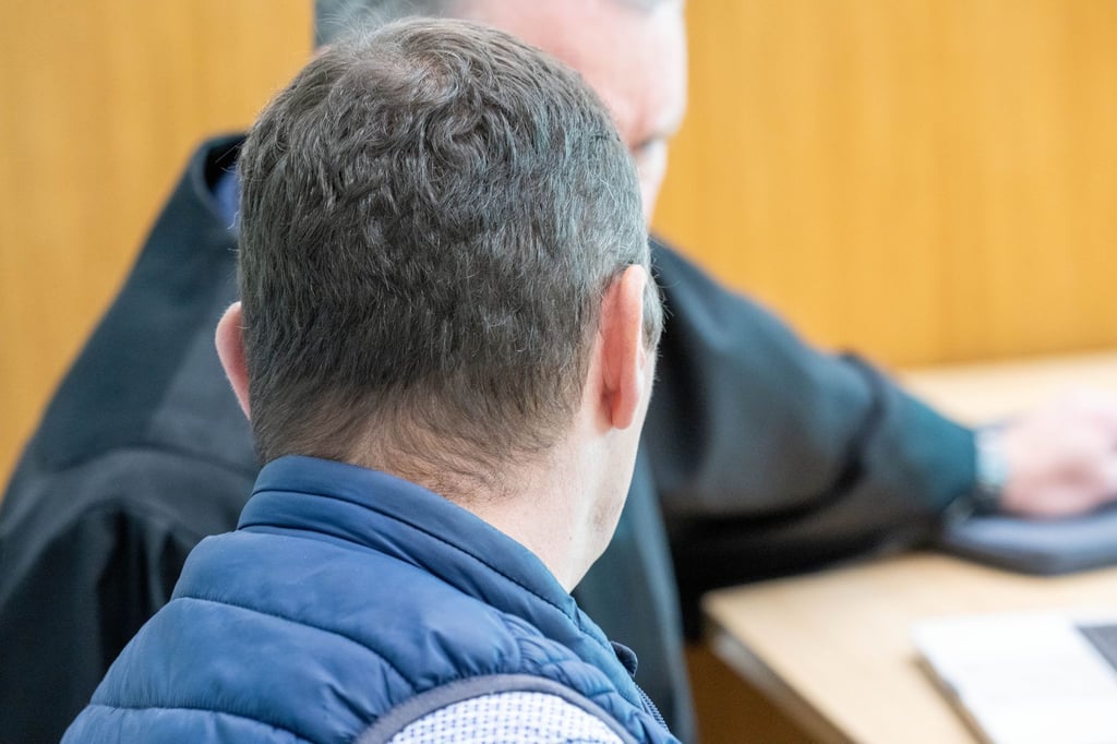 Geldstrafe für Angeklagten (re.)