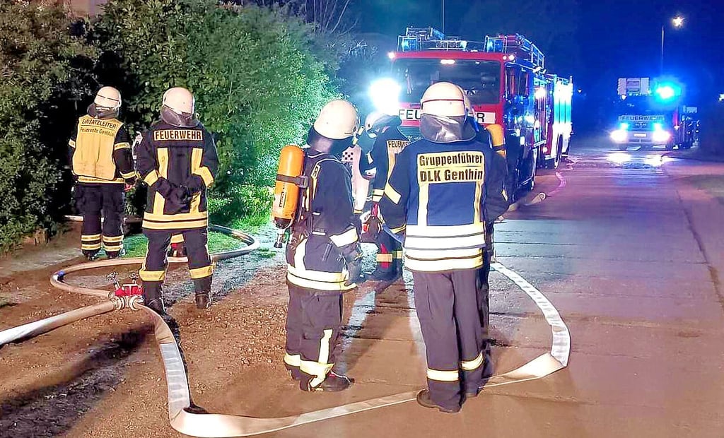 Die Genthiner Feuerwehrleute sind bei Bränden und Unfällen immer zur Stelle. Daher bekommen sie mehr Geld für ihre ehrenamtliche Einsätze. Einigen Online-Kommentatoren ist dies zu wenig.