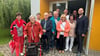 Einige Mitglieder der Siedlergemeinschaft Magdeburg-Nordwest haben sich versammelt, um über die fehlende Einkaufsmöglichkeit im Stadtteil zu sprechen. 