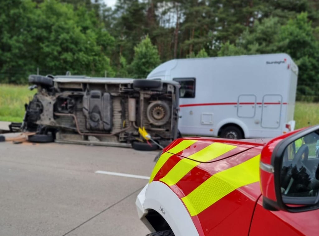 Beim Unfall auf der Autobahn 2 in Höhe Burg wurden mehrere Personen verletzt.