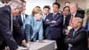 Dieses von der Bundesregierung verbreitete Bild des Fotografen Jesco Denzel wurde damals in sozialen Netzwerken viel kommentiert. (Archivbild)