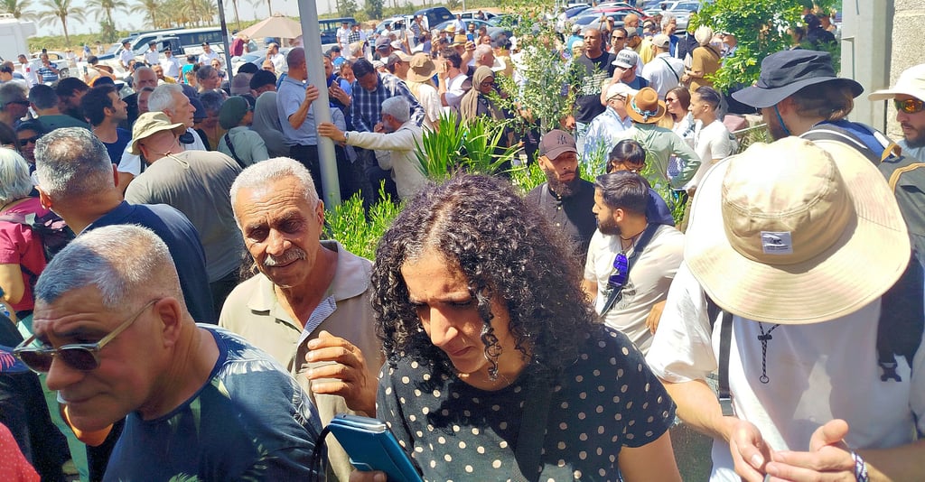 Friedensaktivisten am 13. Juni am Checkpoint 3 in Ägypten, wo sie aufgehalten, verprügelt und abgeschoben wurden.