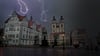 Gewitter auf dem Marktplatz von Lutherstadt Wittenberg.  Die Schäden durch Blitzeinschläge nehmen zu.