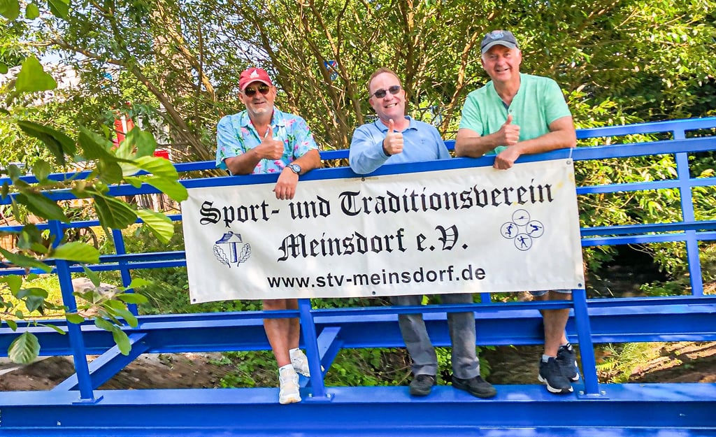 Dreimal Daumen hoch und Dank an die Schiffswerft Roßlau: Rainer Süßmann, Toralf Klee und Detlev Gleichmann vom Sport- und Traditionsverein.