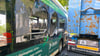Bei der Kollision mit einem Lkw auf der Straße zwischen Schierke und Drei Annen Hohne im Harz sind drei Scheiben eines Linienbusses zu Bruch gegangen.