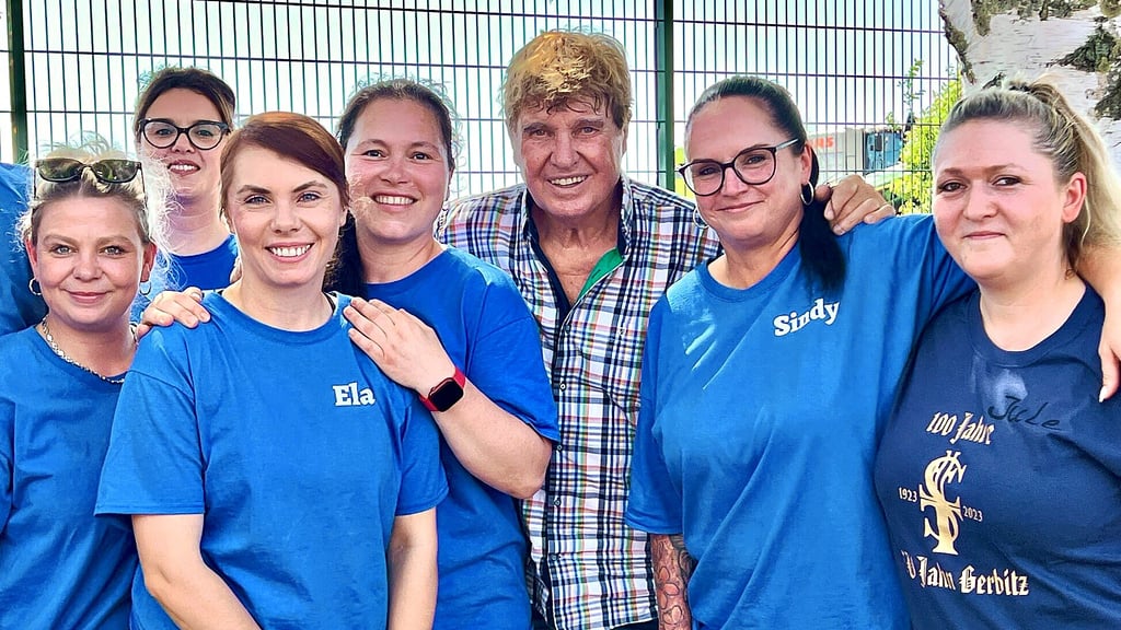 Schlagersänger Frank Schöbel war zu Gast beim 35. Jubiläum der Pflanzenbau-Genossenschaft Bernburg-Nord mit Sitz in Gerbitz.