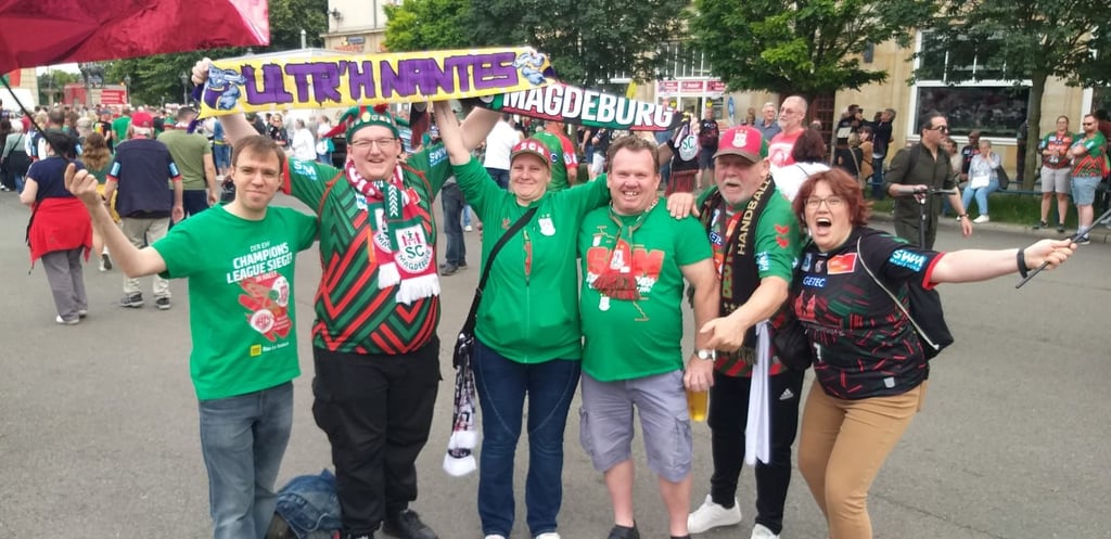 Ausgelassene Stimmung herrschte unter den Fans des SCM auf dem alten Markt in Magdeburg.