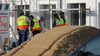 Zöllner bei der Schwarzarbeit-Kontrolle auf der Bornheimer Baustelle.