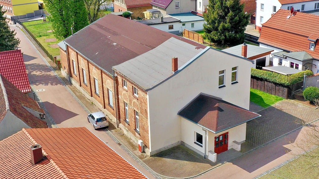 Das Dach des Benndorfer Kulturhauses ist undicht.