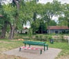 Der Jütrichauer Dorfteich ist auf Platz eins der Prioritätenliste zur Sanierung. Unlängst stürzte ein Baum auf die Sitzgruppe am Teich.  