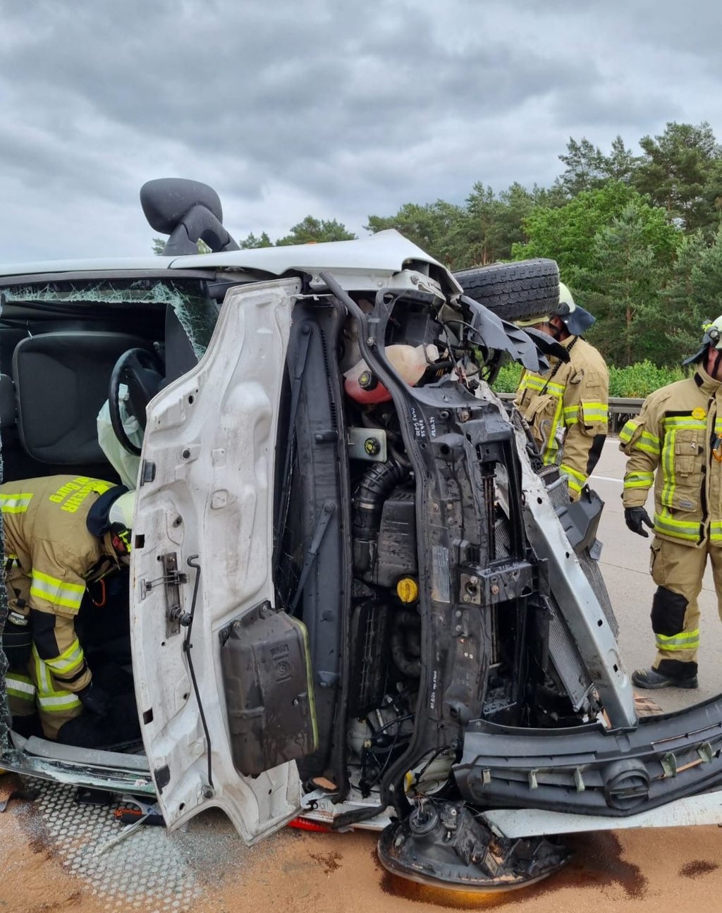 An dem Unfall auf der Autobahn 2 in Höhe Burg waren ein Transporter und ein Wohnmobil verwickelt.
