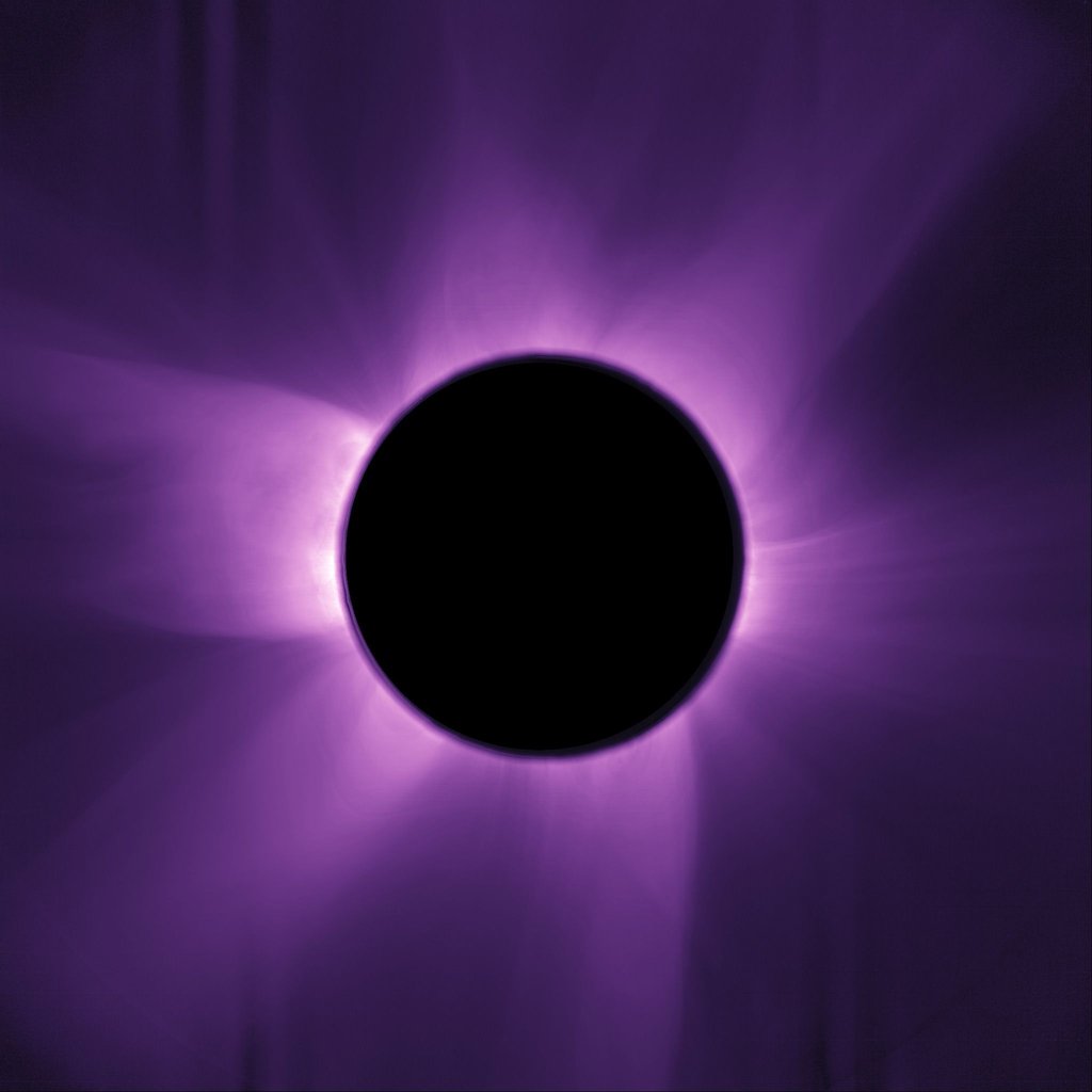 Auf diesem Foto ist die künstlich eingefärbte, innere Sonnenkorona zu sehen.