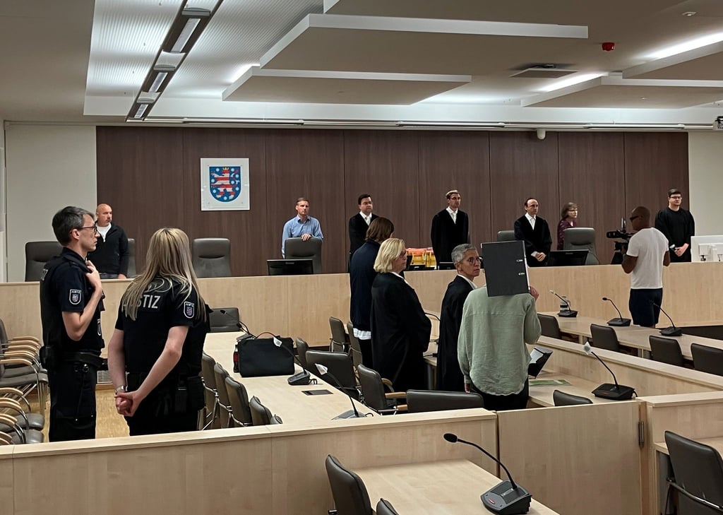 Wegen des Todes eines dreijährigen Mädchens in Bad Blankenburg müssen die Mutter des Kindes und ihr damaliger Freund nach einem Urteil des Landgerichts Gera lange Jahre hinter Gitter.