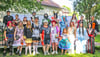 Eine Kultur der Verkleidung: Kostümierte Manga-Fans präsentieren sich beim „Cosplay-Catwalk“ im Schlosspark dem Publikum.  