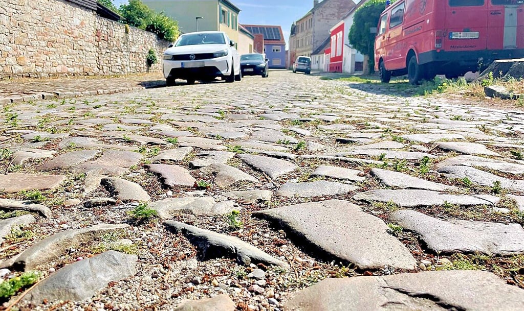 Blick in die Magzinstraße: Kopfsteinpflaster fast wie im Mittelalter.