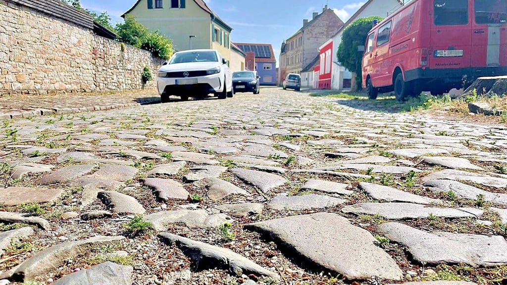 Blick in die Magzinstraße: Kopfsteinpflaster fast wie im Mittelalter.