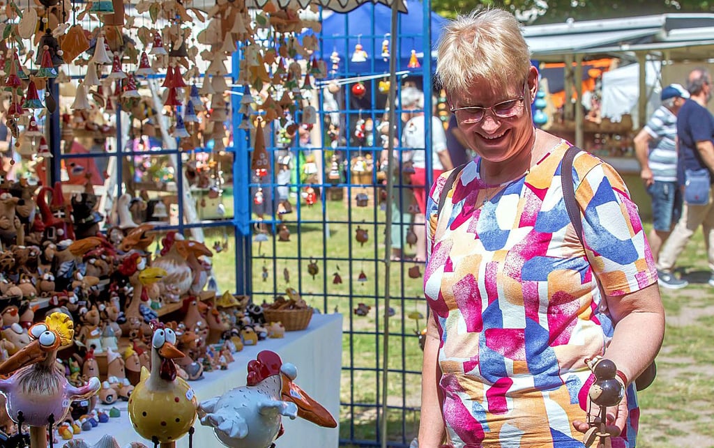 Der Töpfer- und Handwerkermarkt in Köthen zählte allein zwölf Keramiker. Die Besucher staunten über deren Ideen.