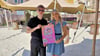 Sängerin Annemarie Eilfeld und Ferenc Lehe von der Kufa freuen sich auf den 2. August, dann gibt es den ersten Schlager Beach.