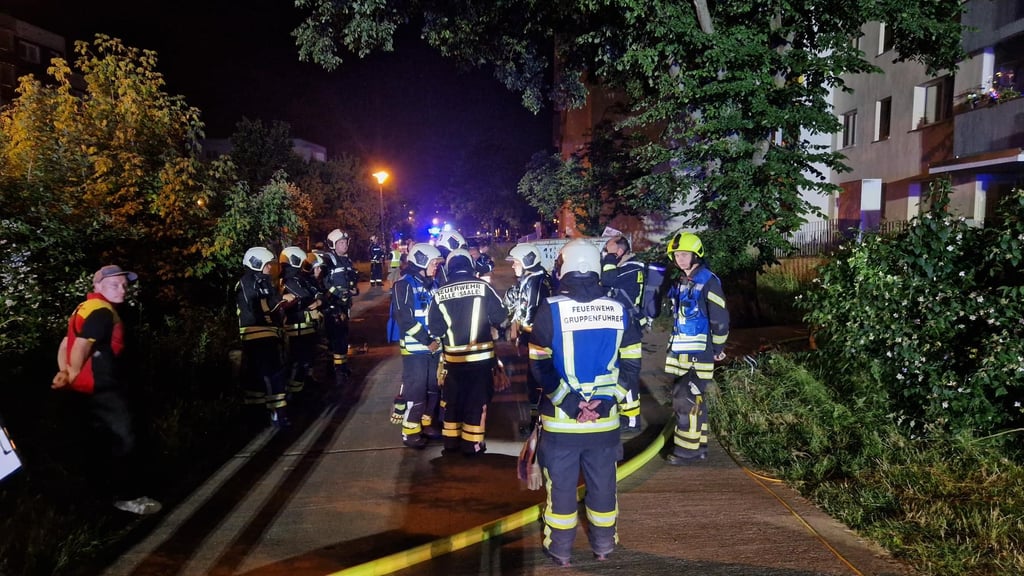 Die Feuerwehr war bei einem Brand in der Kreuzerstraße in Halle im Einsatz.