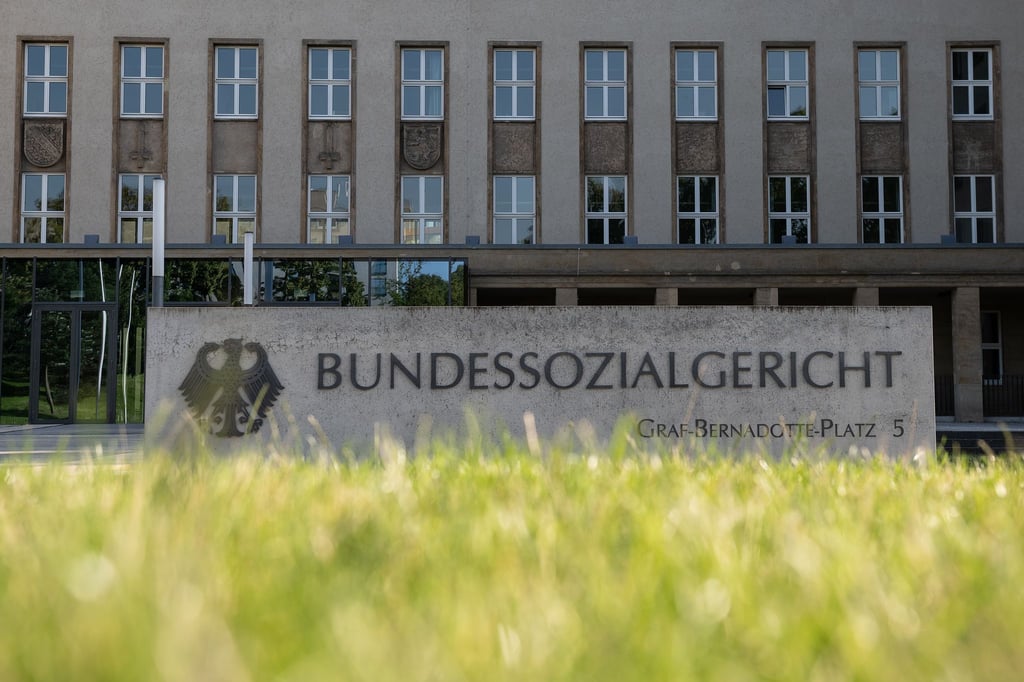 Laut einer Gerichtsentscheidung kann eine Patientin beim Sturz von der Toilette in einem Krankenhaus unfallversichert sein. (Archivbild)