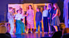 Familie Otis im Gespräch mit Mrs. Umney: Die Freie Schule im Burgenland „Jan Hus“ zeigte das Musical „Das Gespenst von Canterville". Ein Schuljahr wurde dafür intensiv geprobt. 