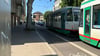 Auf der Schönebecker Straße müssen sich Straßenbahnen und Autos immer mal wieder eine Spur teilen. Weil aktuell vier Linien über Buckau fahren, kommt es vor allem in Stoßzeiten zu Staus.