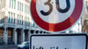 An vielen Berliner Hauptstraßen soll Tempo 30 wieder aufgehoben werden. (Archivbild)