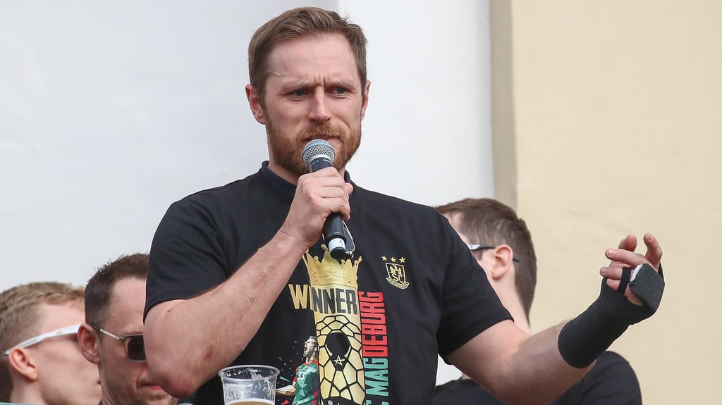 Bei der Siegesfeier auf dem Rathausbalkon war die linke Hand von Albin Lagergren bandagiert.