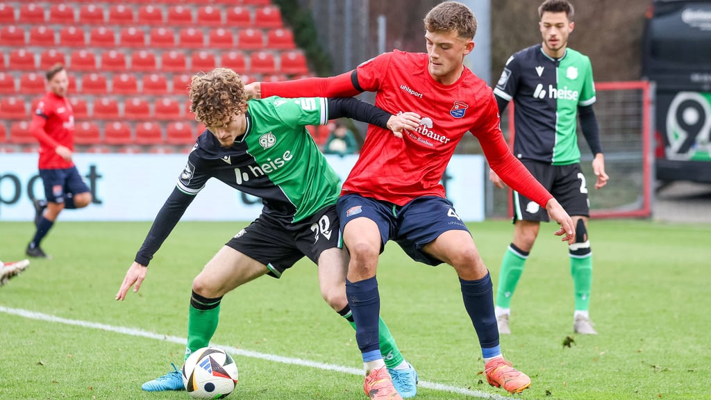 Nick Meier (links) wird sich im Herrenfußball erst noch etablieren müssen.