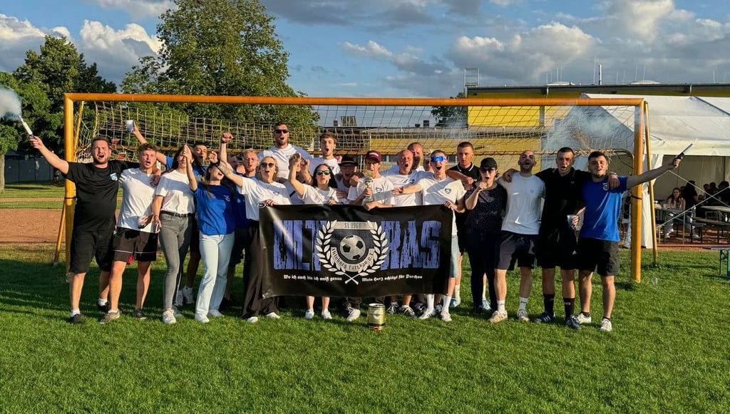 Der Zusammenhalt zwischen Mannschaft und Fans bleibt ein echtes Pfund, auch fernab vom Ligaalltag: Mitgereiste Fans des SV Ihleburg-Parchau sorgten für echte Heimspiel-Atmosphäre: inklusive Trommel, Gesängen und jeder Menge guter Laune.