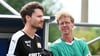 Danny Röhl beim Benefizkick mit Organisator Markus Wulftange.