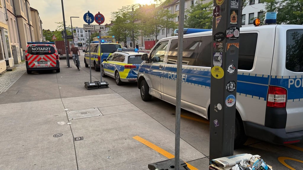 Nach einem gewaltsamen Streit ermittelt die Polizei nicht nur gegen die Täter, sondern auch gegen das Opfer.