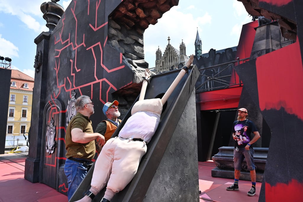 Seit mehreren Wochen laufen in Magdeburg die Vorbereitungen für das Domplatz-Open-Air des Theaters Magdeburg. Gezeigt wird dieses Jahr das Musical "The Addams Family"