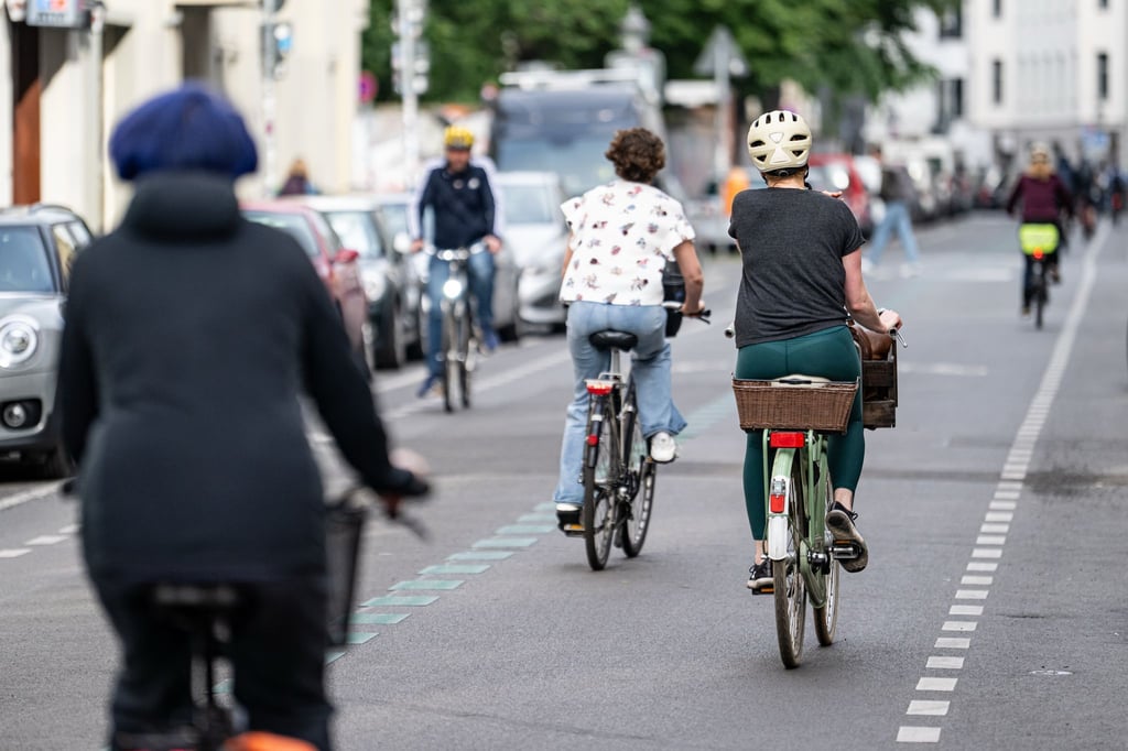 Die gefühlte Sicherheit im Straßenverkehr spielt laut Umfrage bei Radfahrern eine große Rolle.