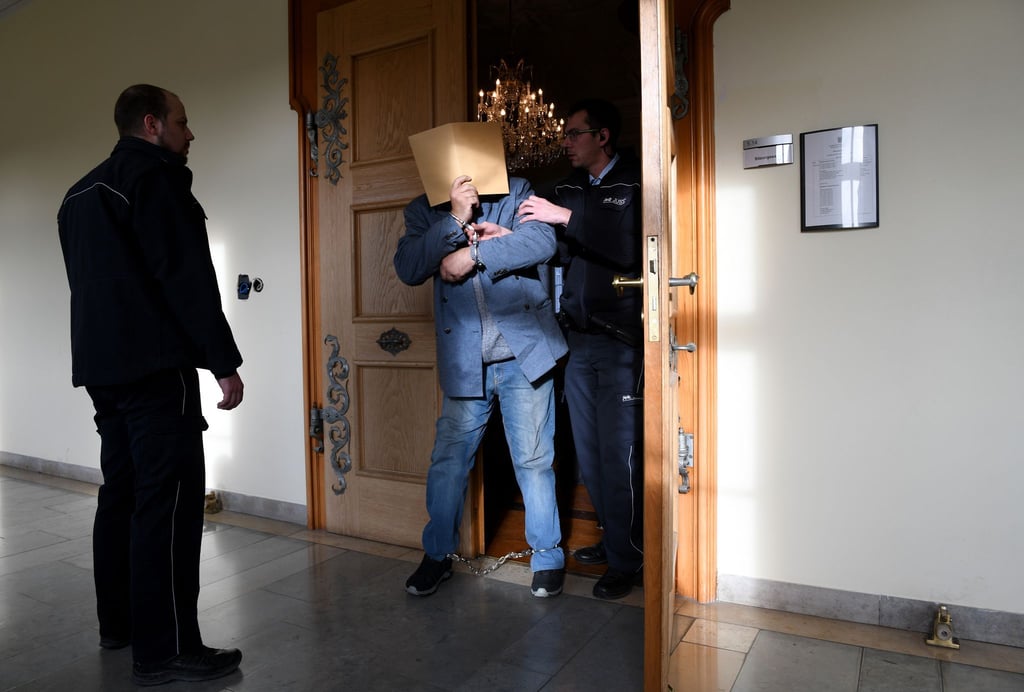 Weil er drei Menschen getötet hat, wurde der Mann zu lebenslanger Haft verurteilt. (Archivbild)
