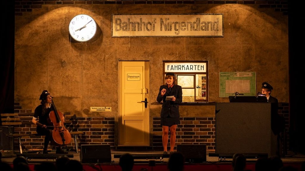 Im "Insel Theater" steht der "Bahnhof Nirgendwo" auf dem Spielplan.