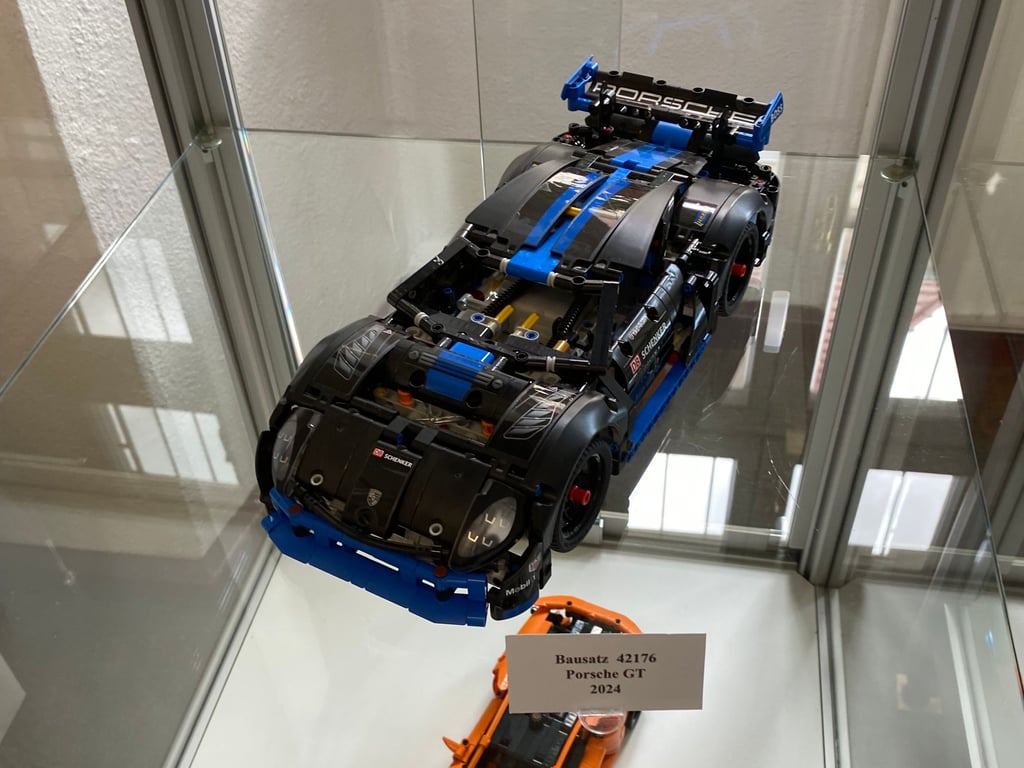 Eines der Lieblingsstücke von Sammler Axel Duschek: ein Porsche GT von 2024, Bausatz 42176.
