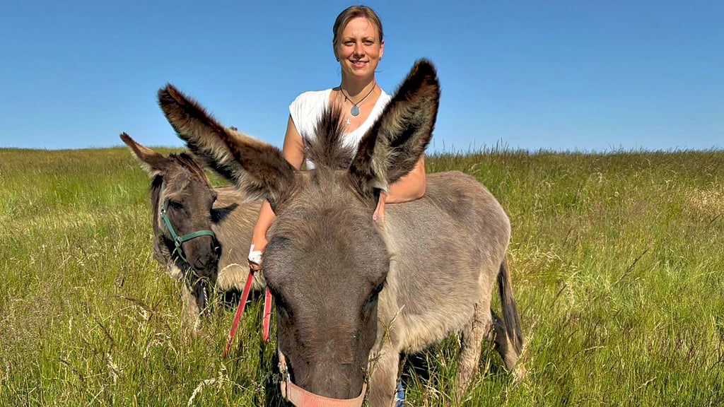 Catharina Marscheider ist Ortsbürgermeisterin im Arnsteiner Ortsteil Welbsleben, dessen Wappentier der Esel ist.